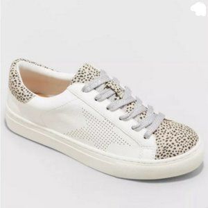 Universal Thread White Cadey Sneaker